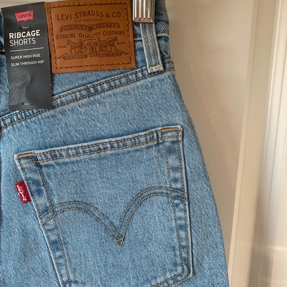 Levi’s Ribcage cut off short in Tango Pulse light - Picture 11 of 11